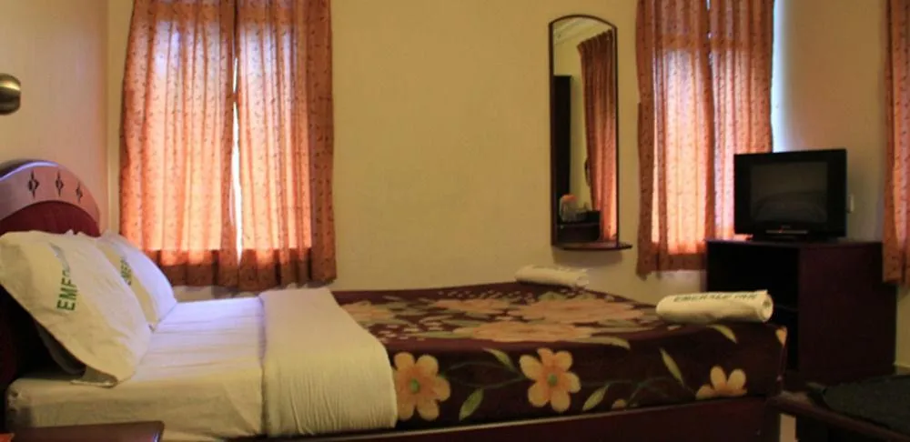 Hotel Emerald Inn Munnar